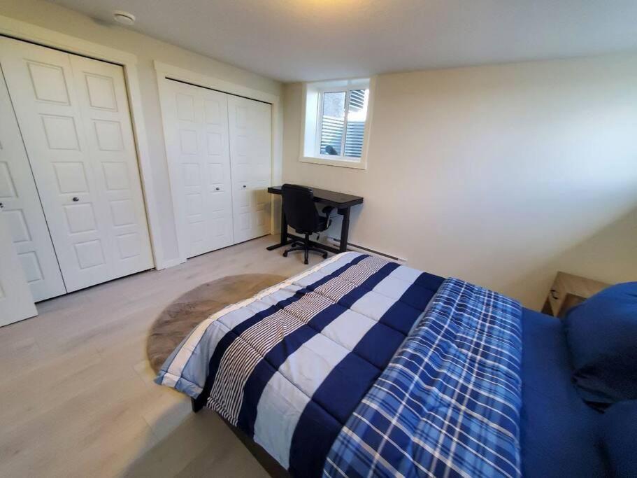 Cozy Rockland Park Unit+Parking Appartement YYC Buitenkant foto