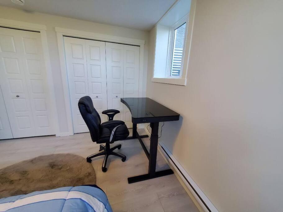 Cozy Rockland Park Unit+Parking Appartement YYC Buitenkant foto