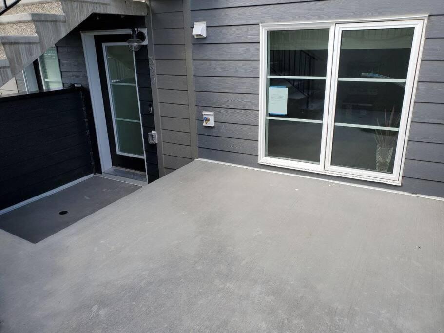 Cozy Rockland Park Unit+Parking Appartement YYC Buitenkant foto
