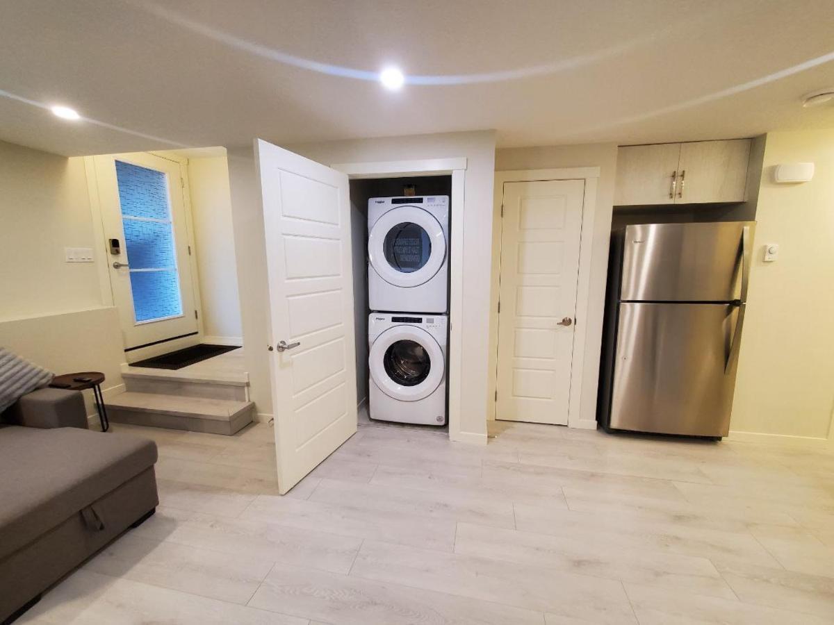 Cozy Rockland Park Unit+Parking Appartement YYC Buitenkant foto