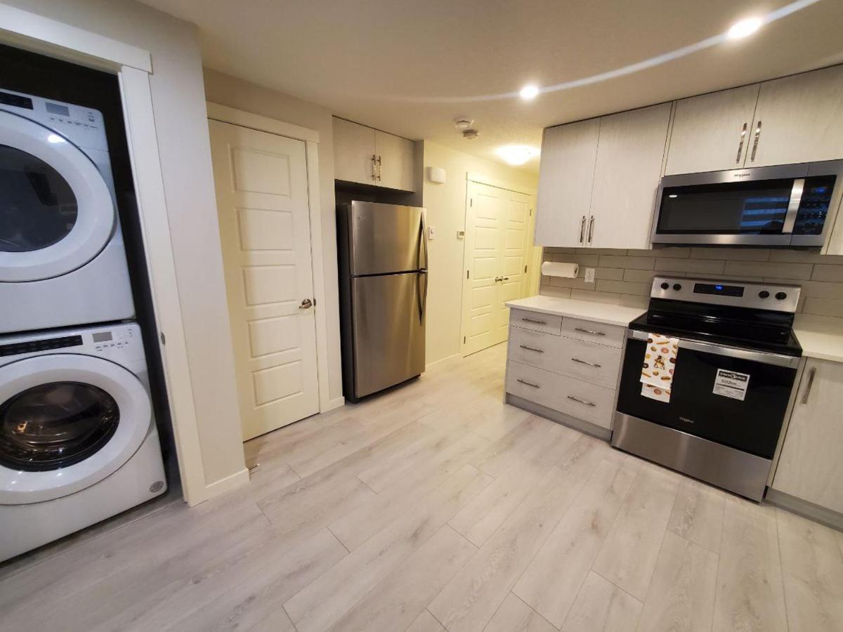 Cozy Rockland Park Unit+Parking Appartement YYC Buitenkant foto