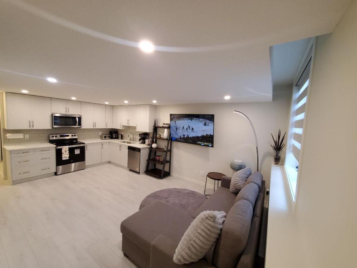 Cozy Rockland Park Unit+Parking Appartement YYC Buitenkant foto