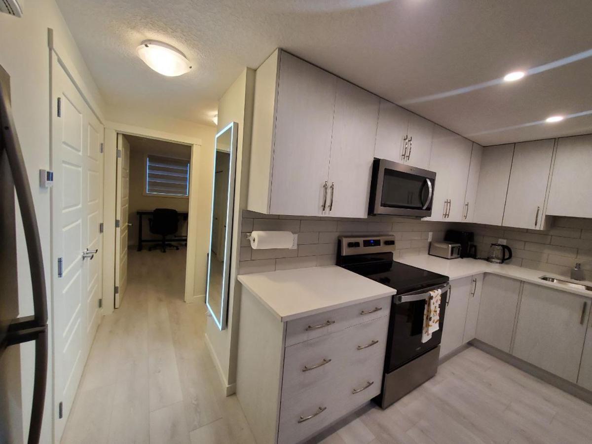 Cozy Rockland Park Unit+Parking Appartement YYC Buitenkant foto