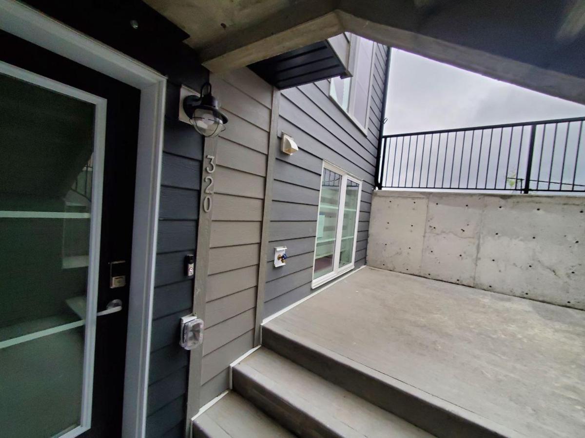 Cozy Rockland Park Unit+Parking Appartement YYC Buitenkant foto