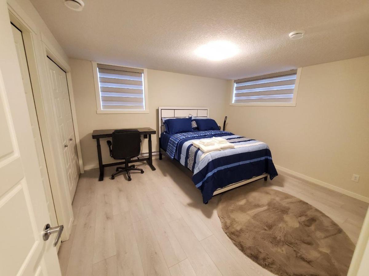 Cozy Rockland Park Unit+Parking Appartement YYC Buitenkant foto