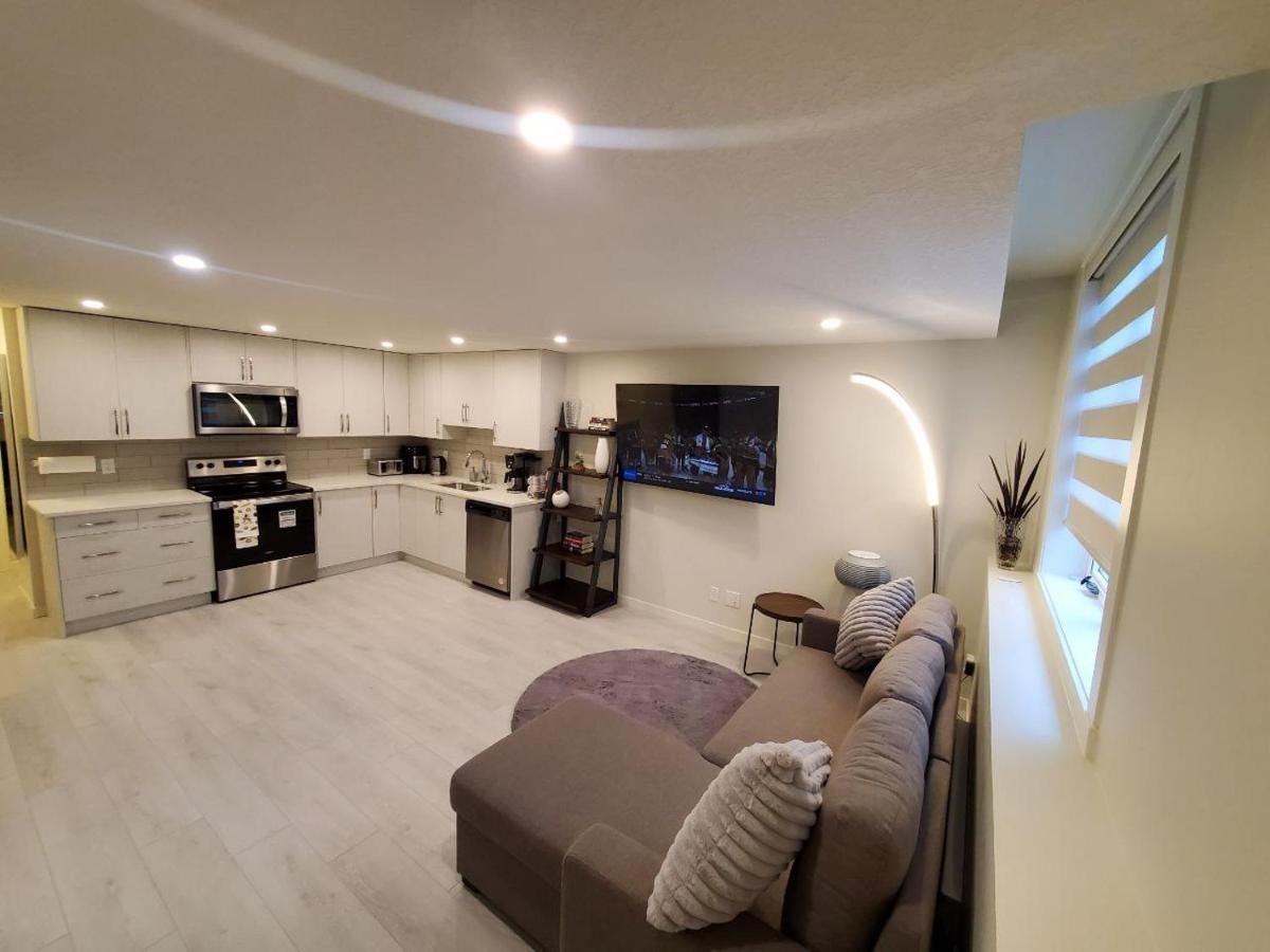 Cozy Rockland Park Unit+Parking Appartement YYC Buitenkant foto
