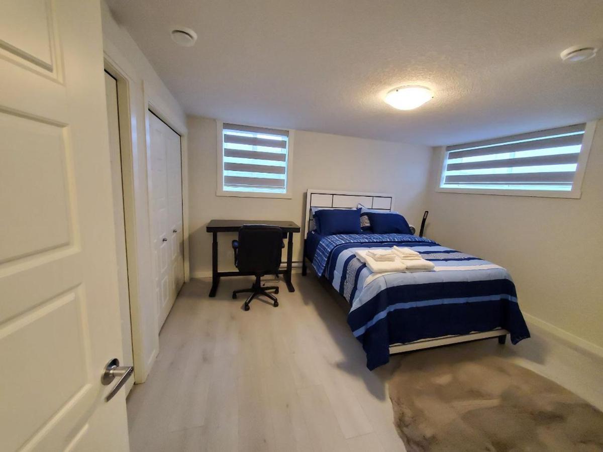 Cozy Rockland Park Unit+Parking Appartement YYC Buitenkant foto