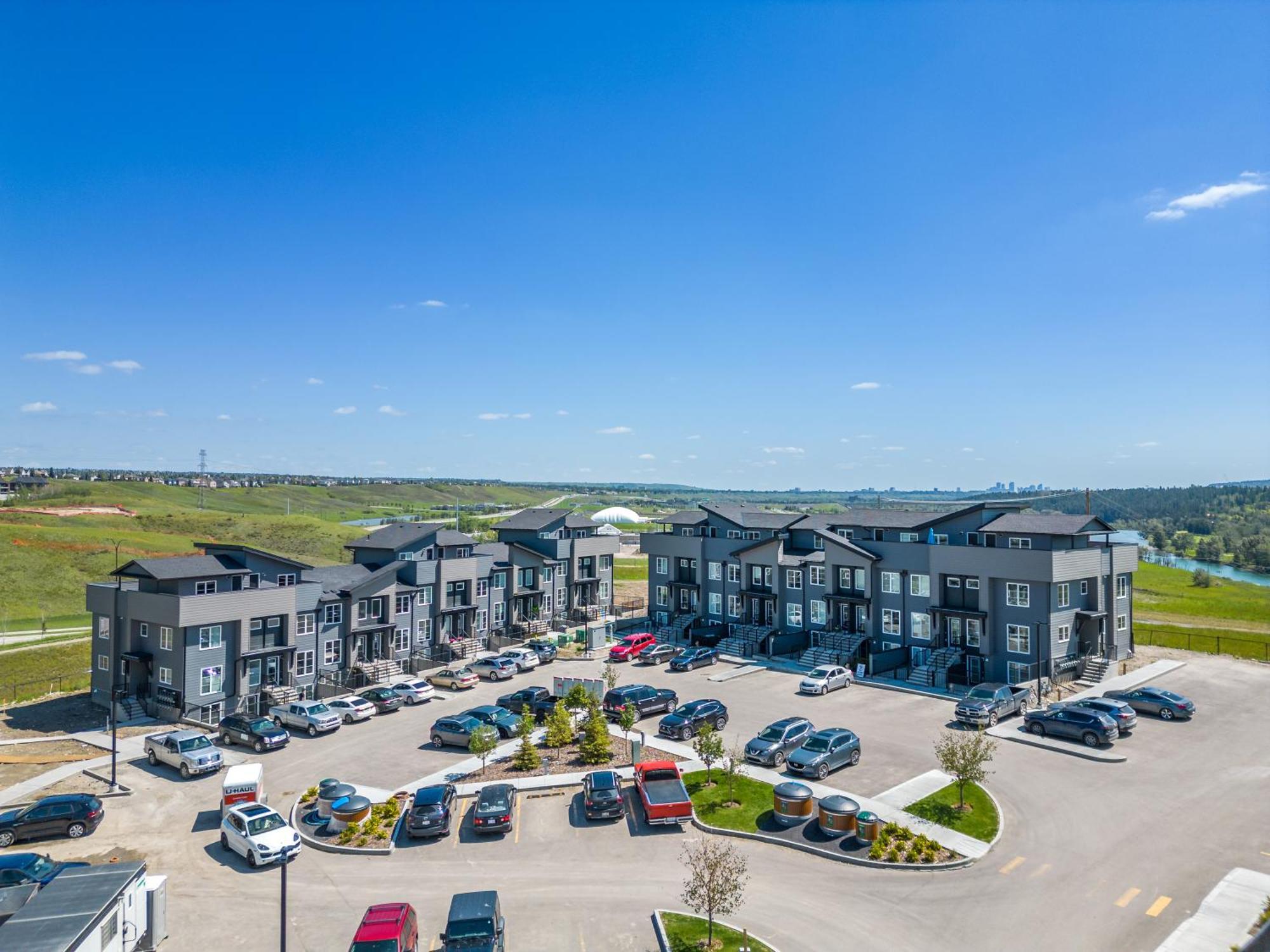 Cozy Rockland Park Unit+Parking Appartement YYC Buitenkant foto