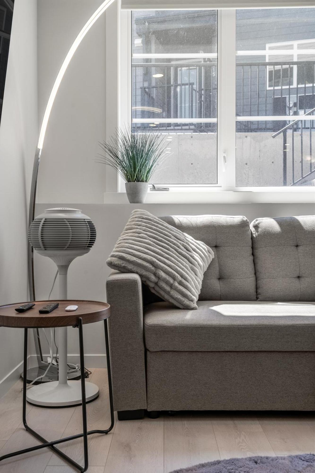 Cozy Rockland Park Unit+Parking Appartement YYC Buitenkant foto