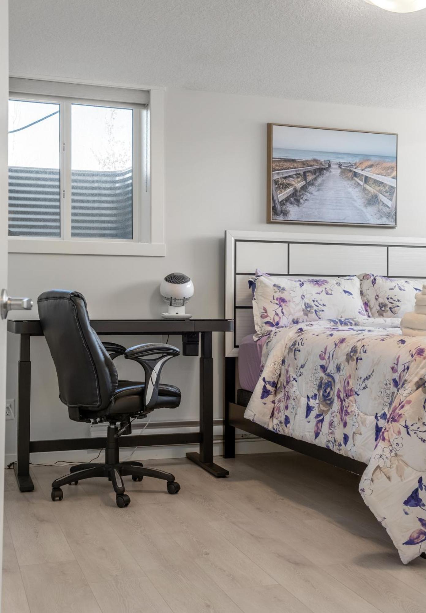Cozy Rockland Park Unit+Parking Appartement YYC Buitenkant foto
