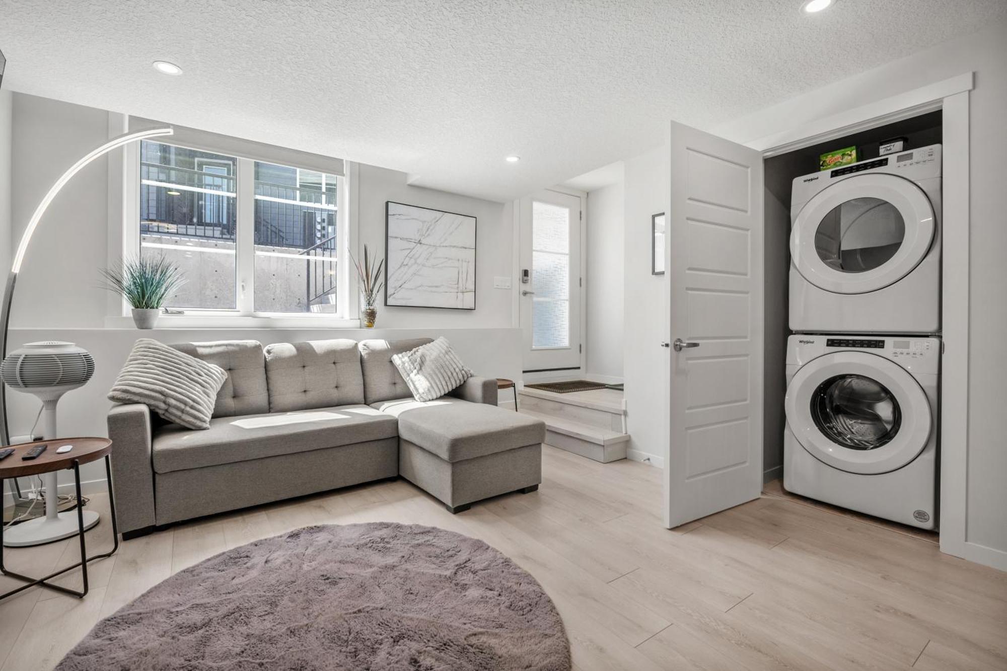 Cozy Rockland Park Unit+Parking Appartement YYC Buitenkant foto