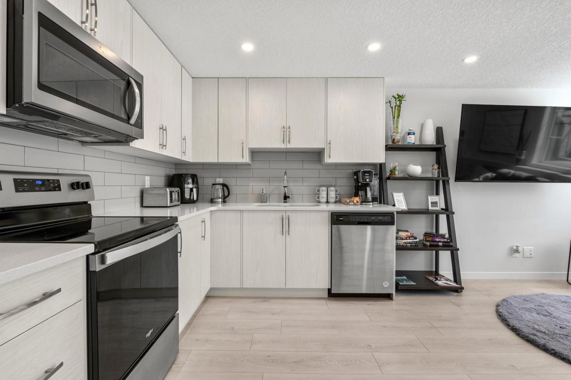Cozy Rockland Park Unit+Parking Appartement YYC Buitenkant foto