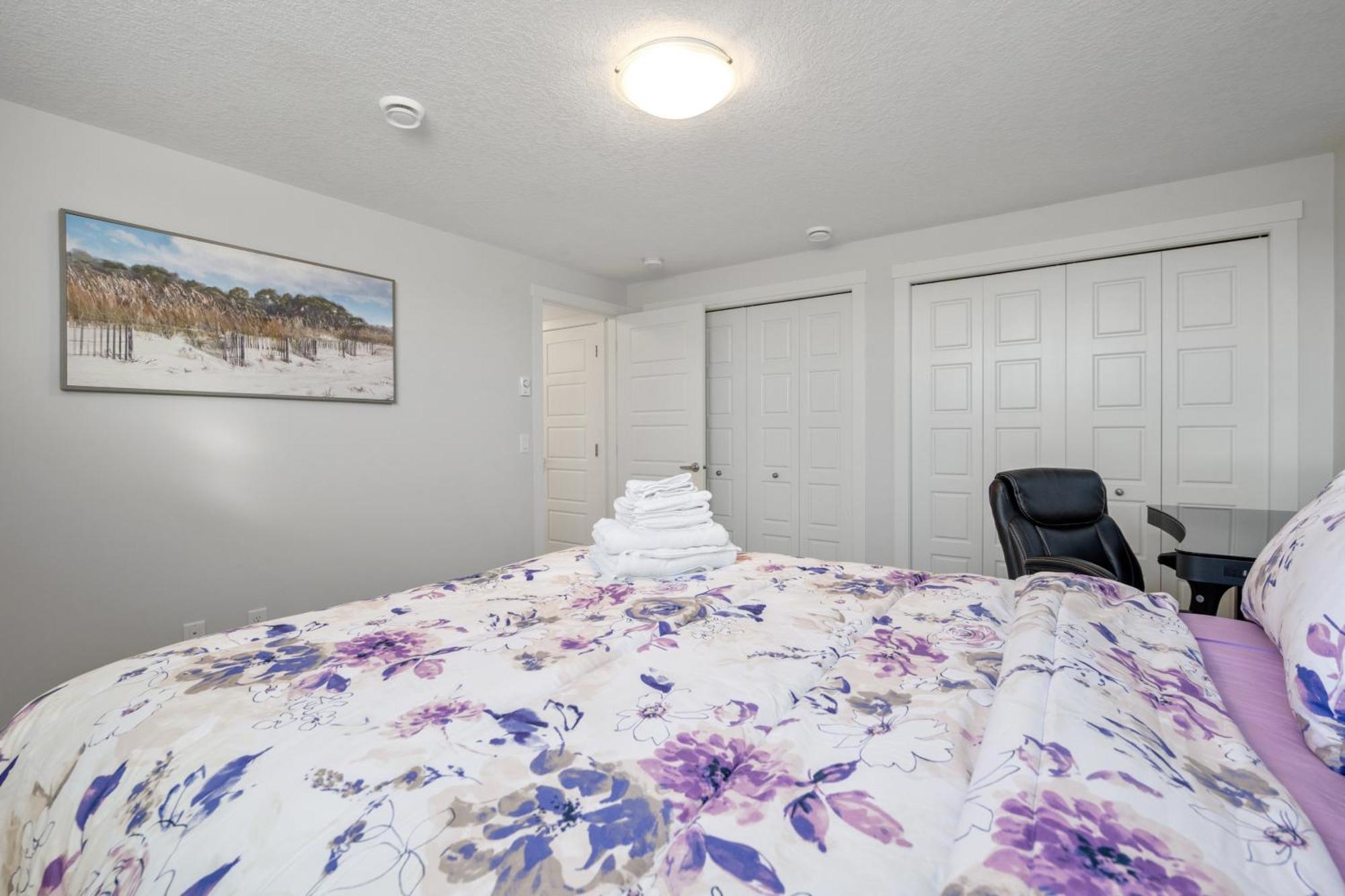 Cozy Rockland Park Unit+Parking Appartement YYC Buitenkant foto