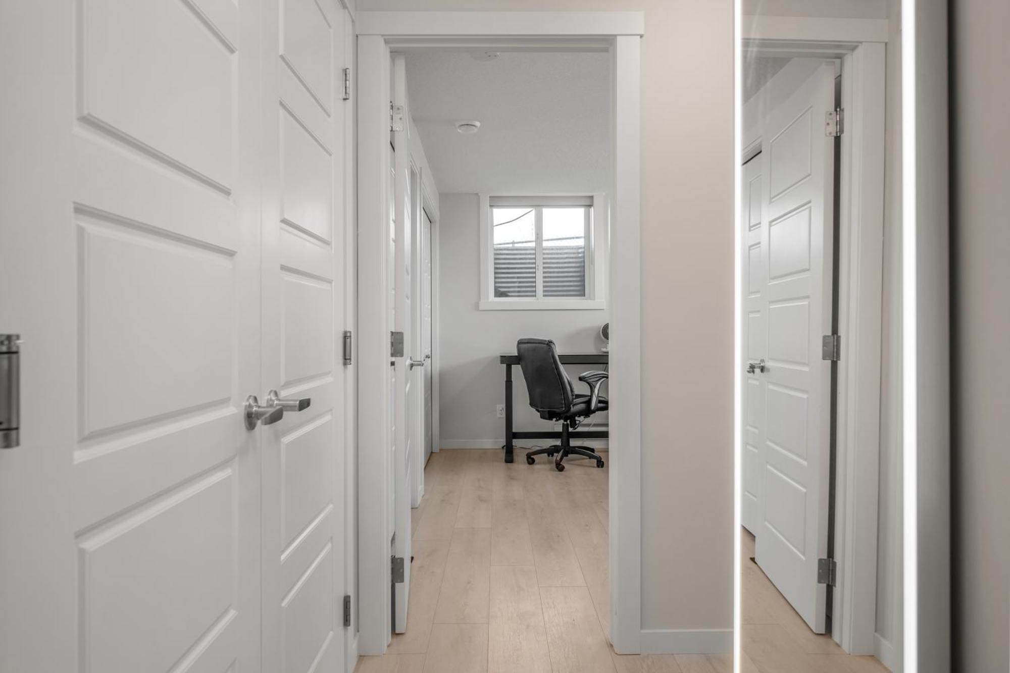 Cozy Rockland Park Unit+Parking Appartement YYC Buitenkant foto