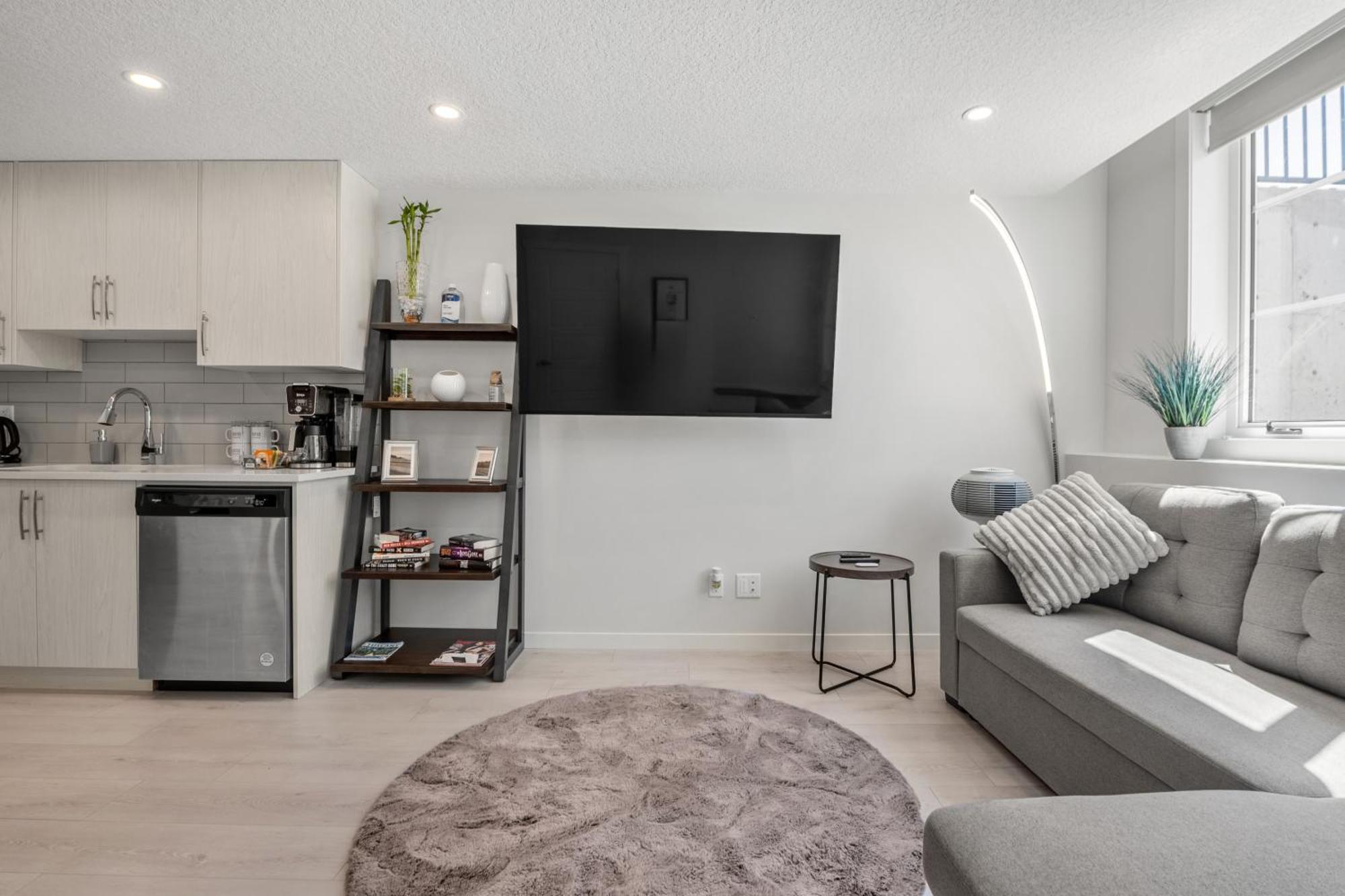 Cozy Rockland Park Unit+Parking Appartement YYC Buitenkant foto