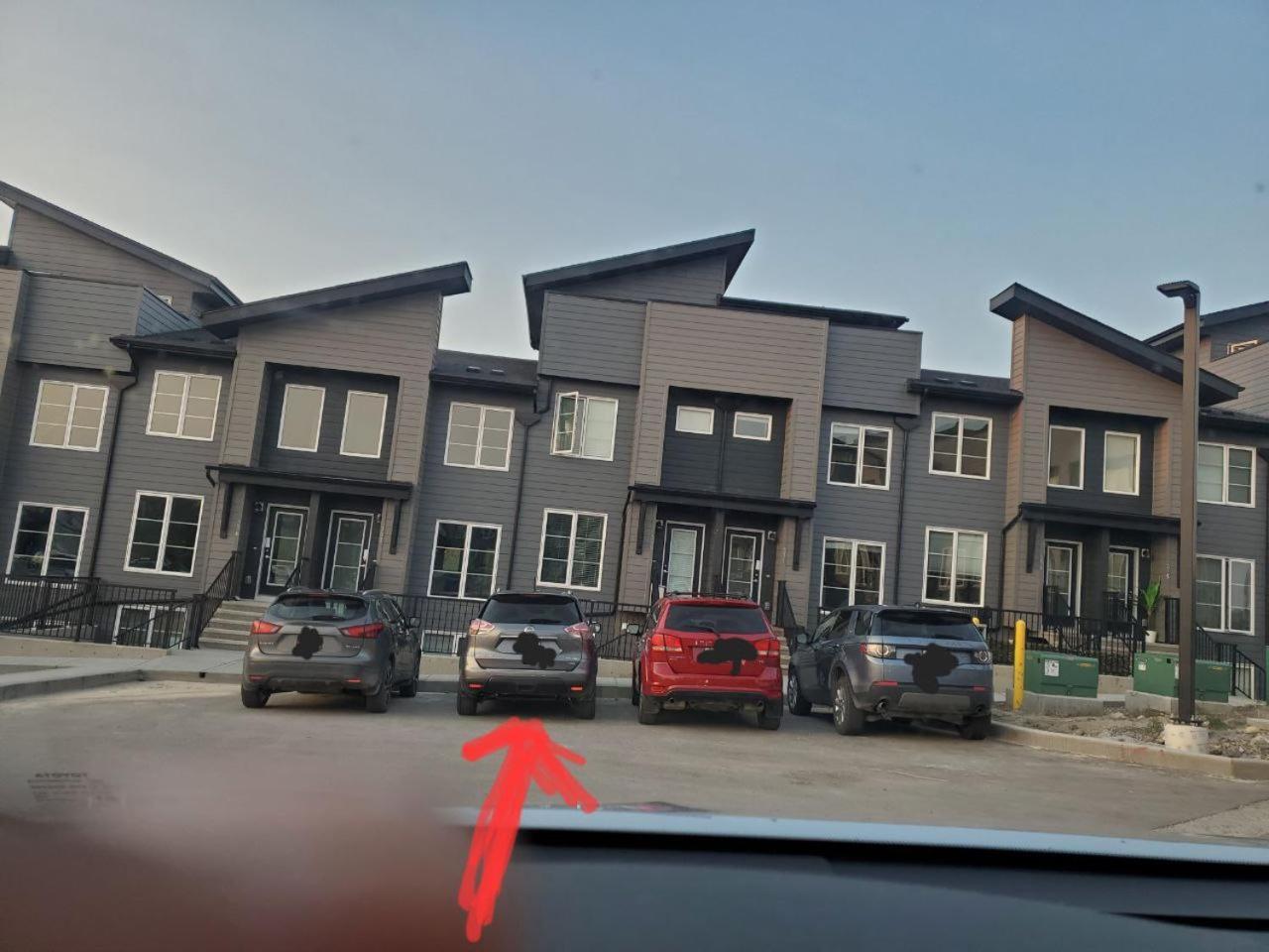 Cozy Rockland Park Unit+Parking Appartement YYC Buitenkant foto